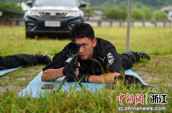 浙江丽水特警狙击手集训  程敬哲 摄