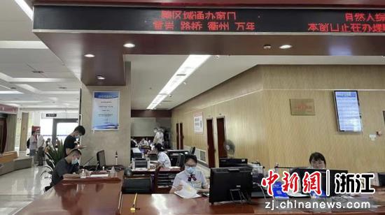 义乌“跨区域通办”窗口。龚书弘 摄