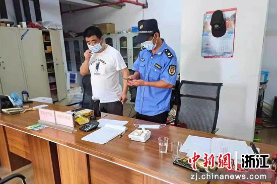 金东区鞋塘办事处疫情防控工作现场。庄兰芳 摄
