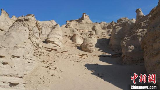 化石发现地的雅丹地貌。　中科院古脊椎所 供图