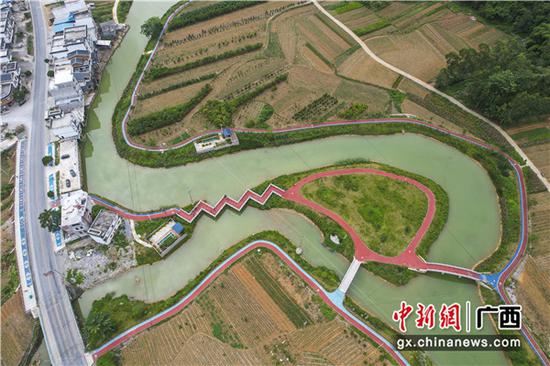 如诗如画小都百。陈惠 摄