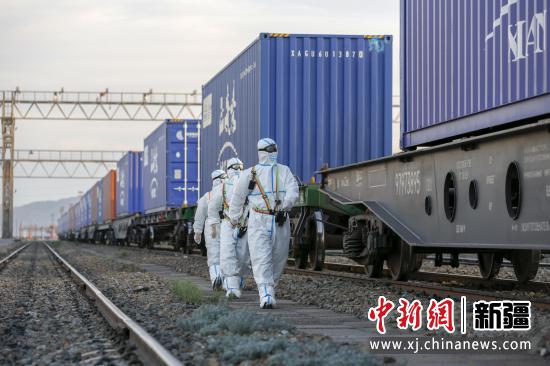 8月15日,新疆阿拉山口市地区发现3例无症状感染者,该市对重点区域实施