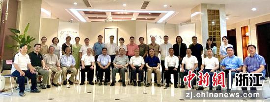参会人员合影。 东方既白国际文化论坛组委会提供