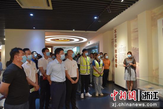 干部员工学习参观展区。杭州大会展中心项目