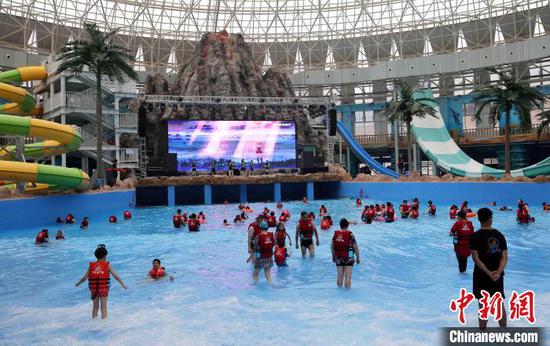 新疆南部首个大型水上综合游乐园开业 和田文旅产业迎新发展