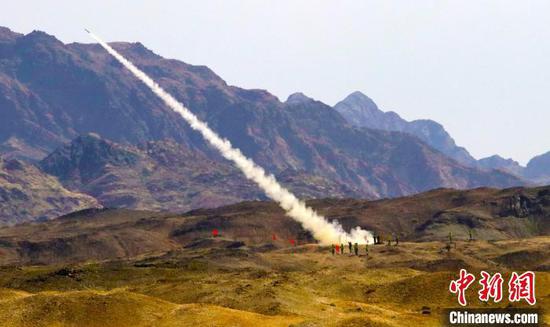中国参赛队对模拟空中目标迎攻射击。　王小军　摄