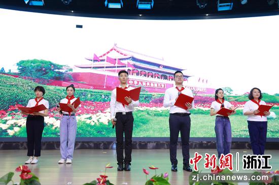 开学典礼现场。  杭州上海世界外国语学校提供