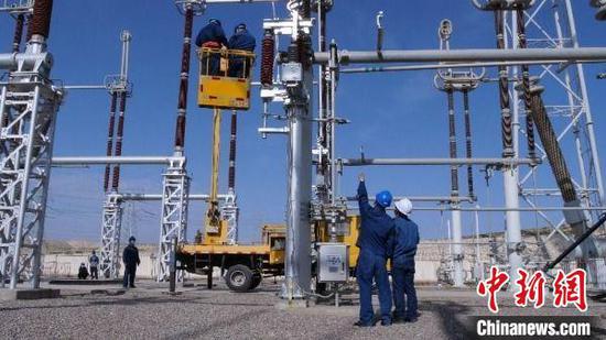 吐鲁番—巴州—库车II回750千伏输变电工程是新疆重点工程。　国网新疆电力有限公司提供