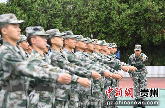 9月8日，贵阳市南明区的预征青年正在进行队列训练。