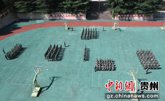 9月8日，贵阳市南明区的预征青年正在进行役前教育训练。