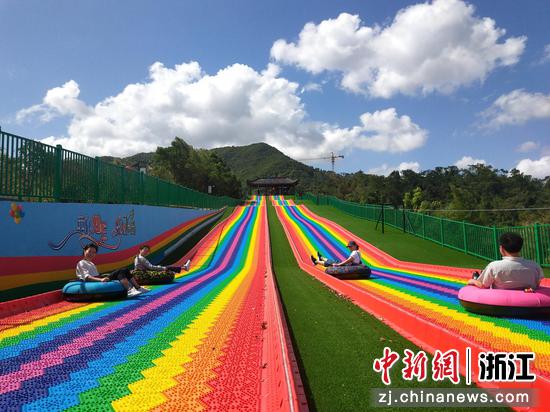 象山新乡贤投资建设的龙山公园彩虹滑道项目。  项统供图