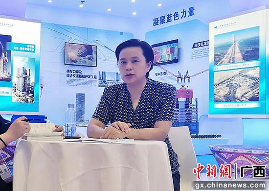 图为中国对外承包工程商会副会长于晓虹接受中新网专访。