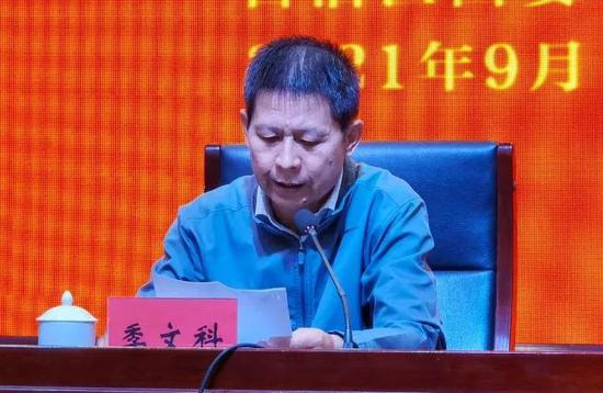 吴忠市人大副主任季文科同志致辞。