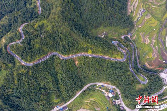 贵州“四好农村路”为乡村振兴架起“高速路”