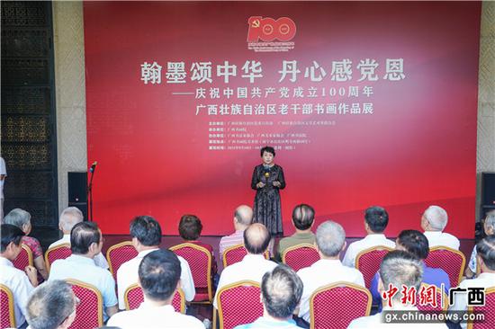 9月18日，“翰墨颂中华 丹心感党恩——庆祝中国共产党成立100周年广西壮族自治区老干部书画作品展”在广西书画院美术馆开展。陈冠言  摄