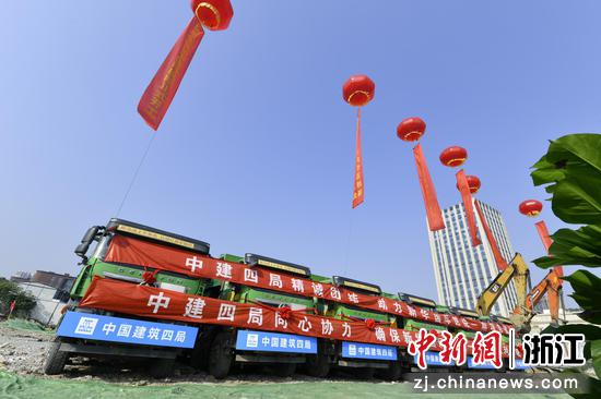 项目施工机械启动。 中建四局供图