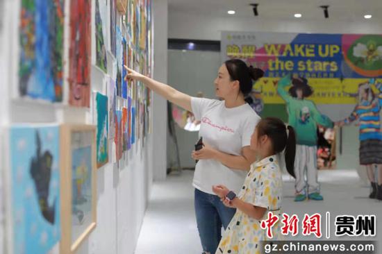 “关爱自闭症儿童联合艺术展”在贵阳启幕