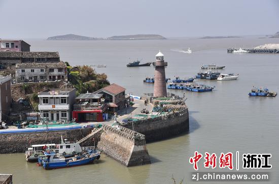 浙江台州椒江海域渔船（资料图）范宇斌 摄