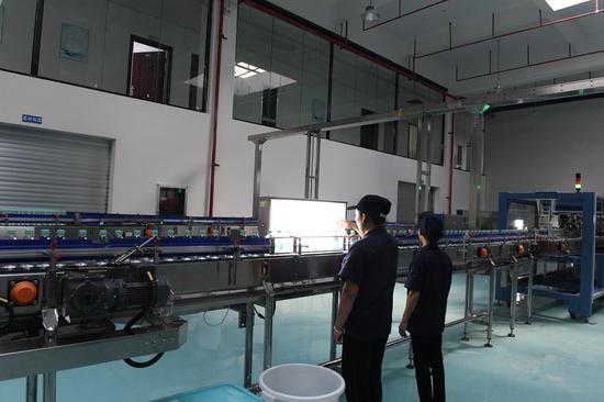 图为深圳四季甘泉食品饮用有限公司在巴马投资建设的30万吨天然泉水项目厂区 记者 林浩 摄