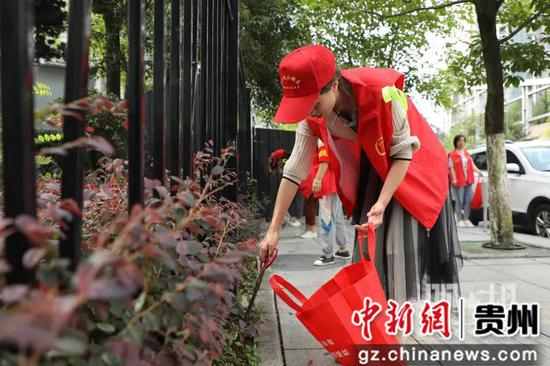贵阳市观山湖区：“志愿红”绘就文明城市的“风”与“范”