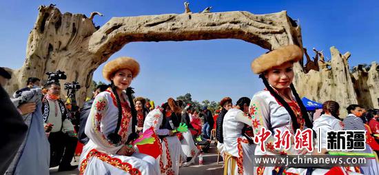 新疆轮台第七届“天下有胡杨 轮台是故乡”文化旅游节开幕