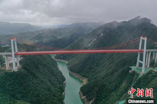 10月16日航拍即将通车的阳宝山大桥。　瞿宏伦 摄