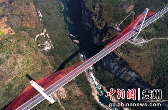 2020年3月21日拍摄的贵州省黔西市至织金县高速公路六冲河特大桥（无人机照片）。