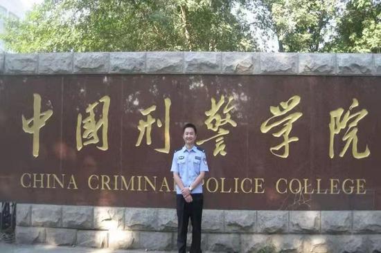 2012年，梁胜通过政法干警选拔考试，开启在中国刑警学院学习之旅