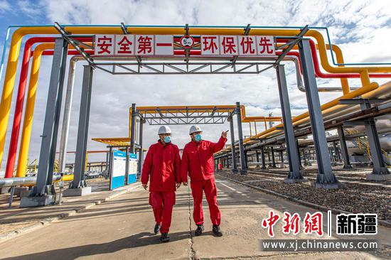 新疆油田公司采气一厂稳产蓄能暖万家。