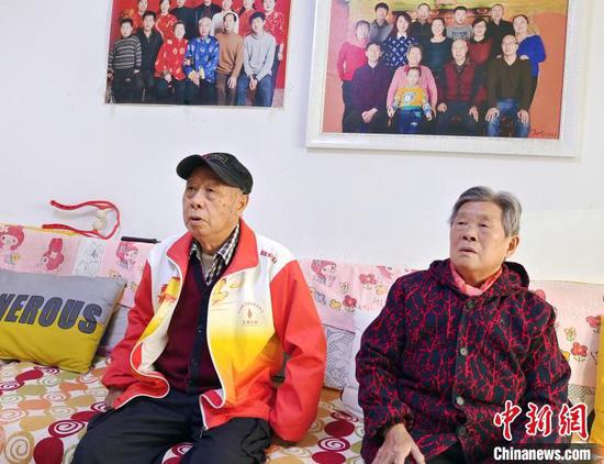 87岁的刘理词和妻子认为生活在这“很自在，住着也很舒服。”　史玉江　摄