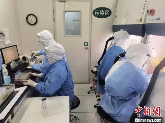 仁济西院全力援助核酸检测。　上海儿童医学中心供图