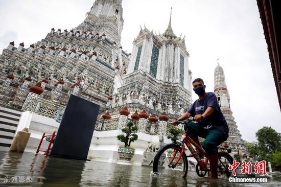 当地时间2021年11月8日，泰国曼谷，当地遭遇洪水，郑王庙被水淹。 图片来源：ICphoto