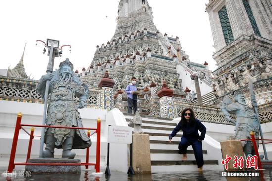 当地时间2021年11月8日，泰国曼谷，当地遭遇洪水，郑王庙被水淹。 图片来源：ICphoto