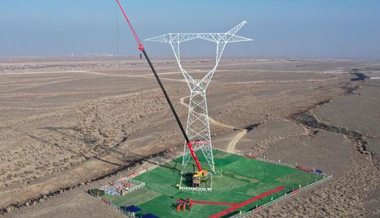 新疆伊犁-博州-乌苏-凤凰Ⅱ回750千伏输电线路工程进入铁塔组立阶段