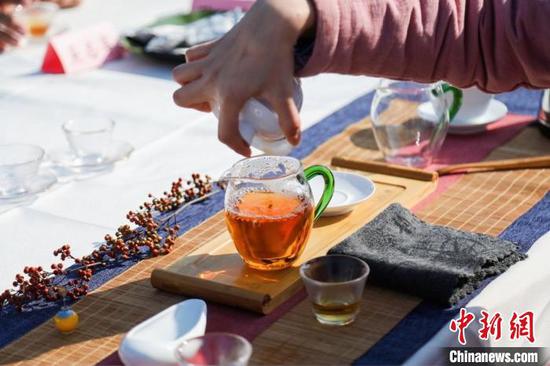 图为获奖茶样泡出的茶水。　贵州省茶办供图