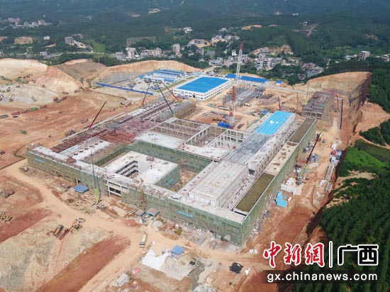 落户于广西北部湾经济区龙港新区的70万吨锂电池新能源材料产业基地加紧建设。华友集团供图