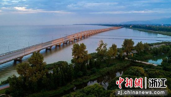 环太湖长兴段的百叶龙大桥成为一道景观 项飞 摄