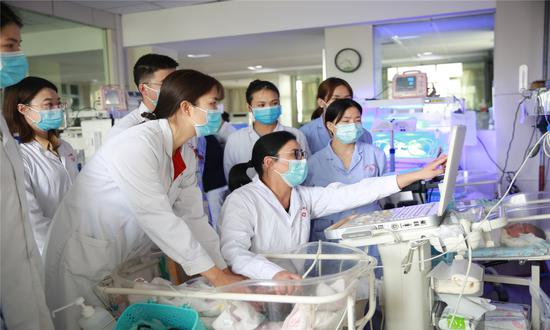 第一师医院柔性援疆专家俞劲助力受援医院加强超声科快速发展