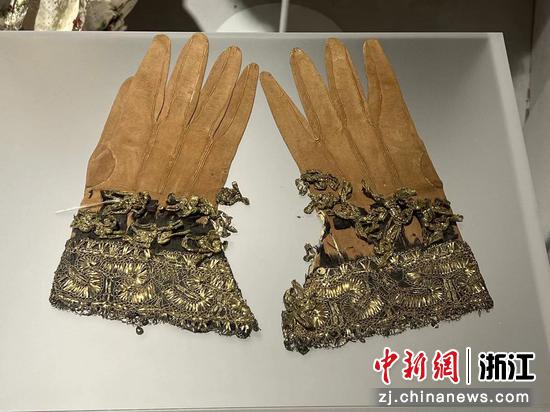17-18世纪的羊皮手套。 王题题 摄