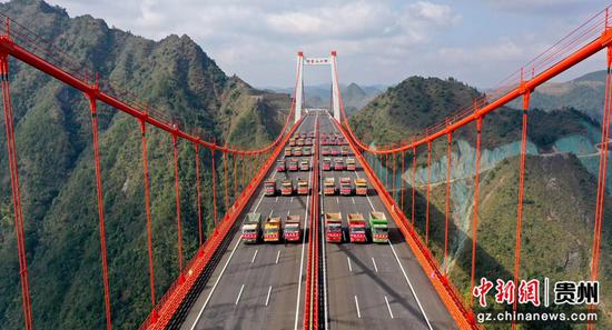 中国山区最宽钢桁梁悬索桥通过静力荷载试验