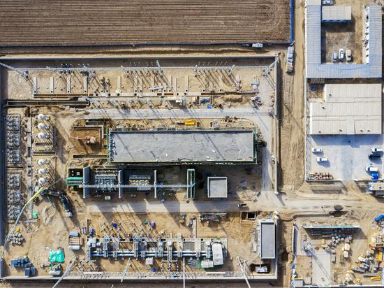 2021年1月23日，220千伏阿拉尔工业园变电站全景。该变电站为GIS变电站，目前进入电气化设备安装调试阶段。王卫强 摄