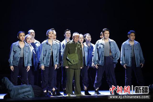 原创舞台剧《我叫王成帮》尉犁巡演演出现场。