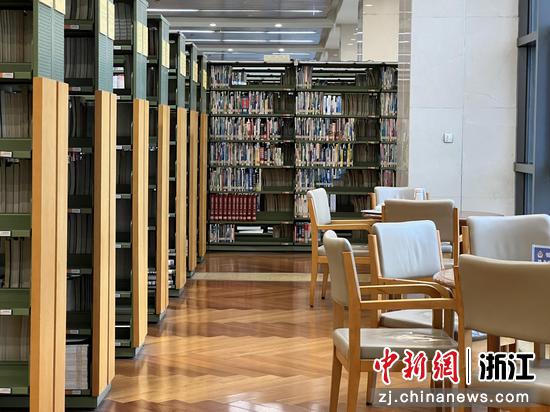 安静的杭州图书馆。童笑雨 摄