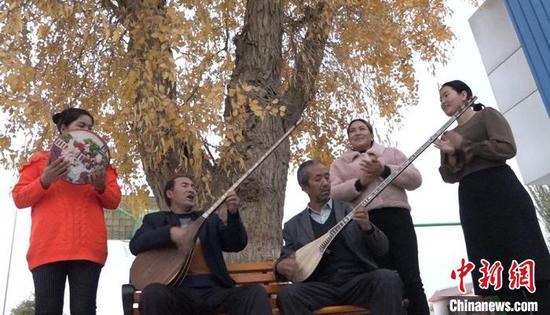 走近新疆兵团文化能人：传承乐器弹奏技艺 丰富民众文化生活