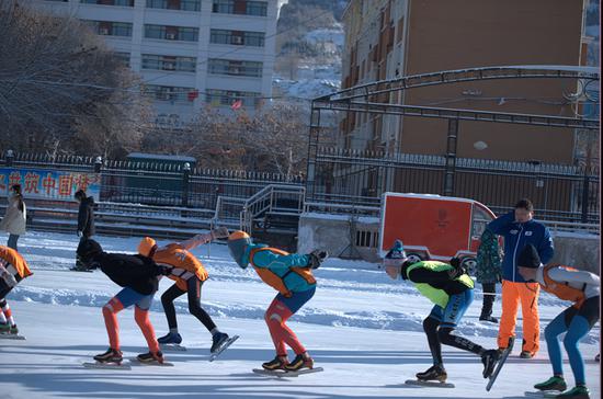 库马什•库力斯坦在指导学生滑冰。 图片由其本人提供