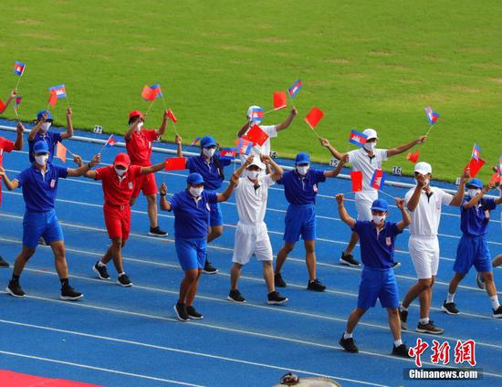 12月18日，中国援建的柬埔寨国家体育场在金边正式启用。柬埔寨国家体育场是中国政府迄今对外援助中规模最大、等级最高的体育场。图为启用仪式现场。 中新社记者 欧阳开宇 摄