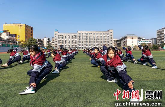 贵州黔西：校园中的多彩体育课