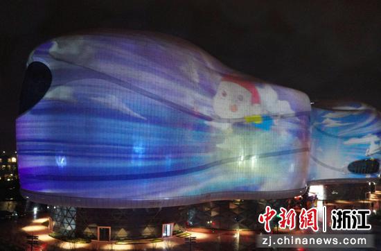中国动漫博物馆亮起动漫形象投影。王刚 摄