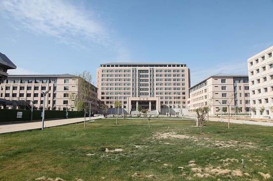中建新疆建工建设的新疆医科大学新校区综合楼获得“国优奖”。