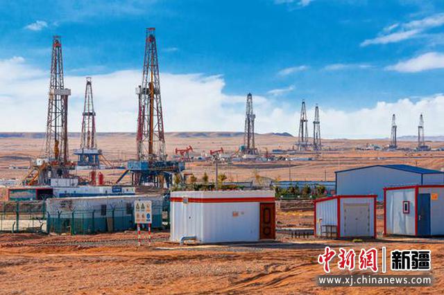 
新疆油田油气勘探开发现场。  新疆油田供图